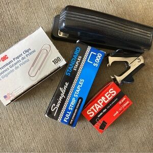 🍂Office Supplies and Storage, Staples and Paper Clips